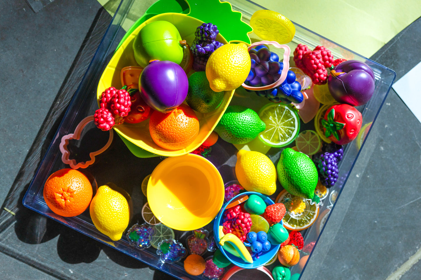 bath sensory fruit salad kit - splashy sand